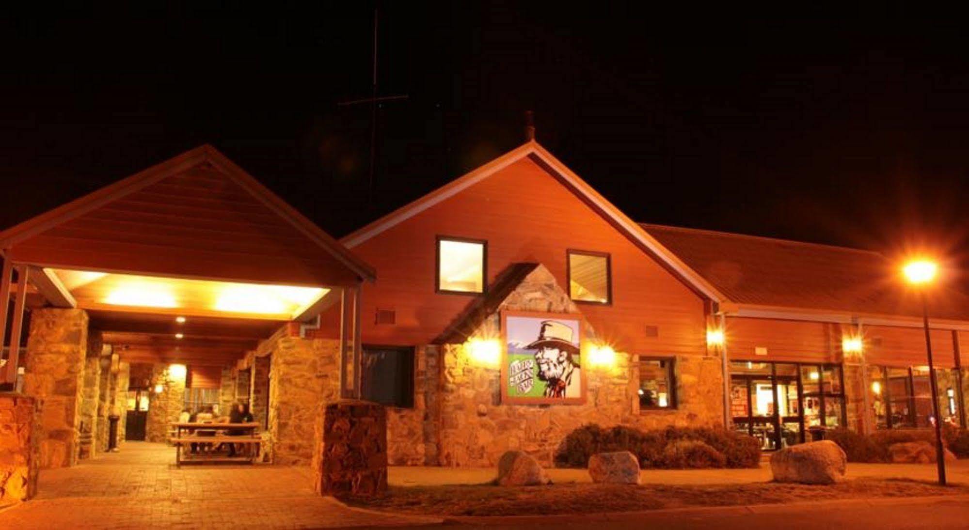 The Station Hotel Джиндабайн Экстерьер фото